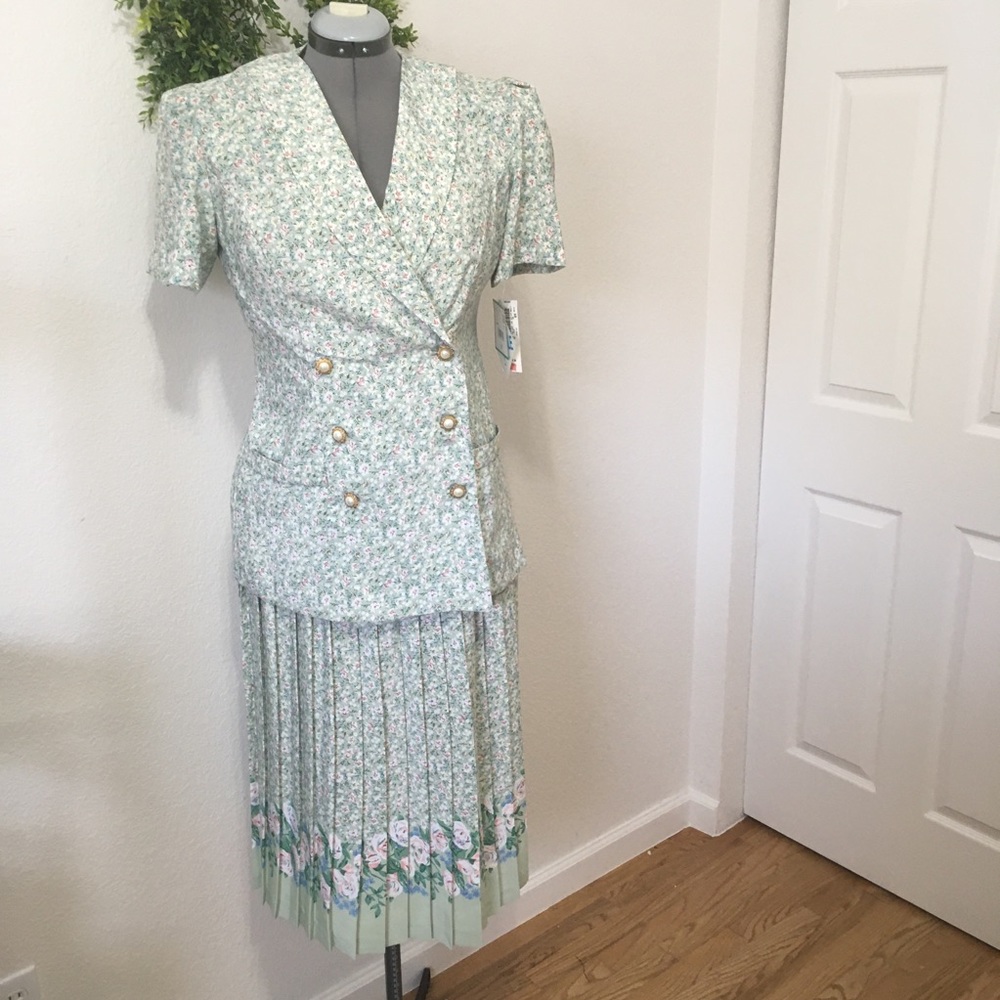 Leslie Fay Vintage Two Piece Floral Skirt/Top Set